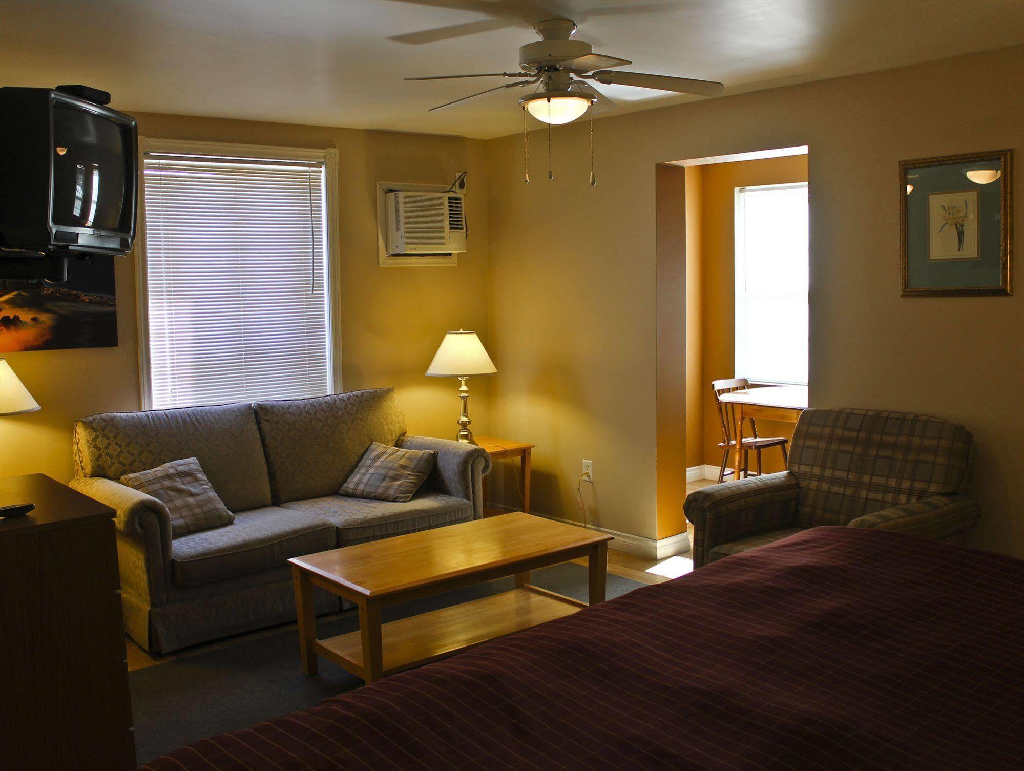 Midtown Motel & Suites Moncton Zewnętrze zdjęcie