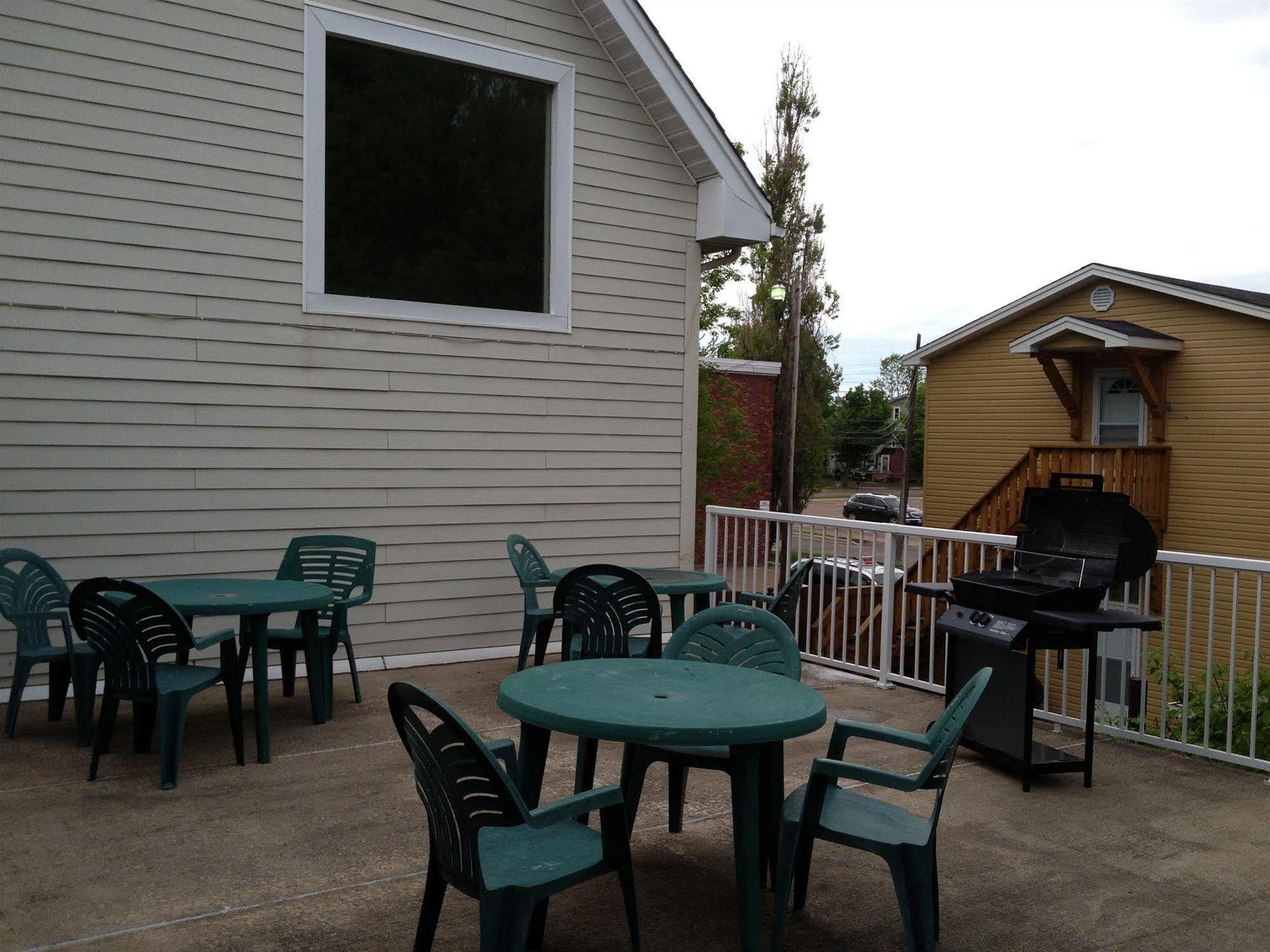 Midtown Motel & Suites Moncton Zewnętrze zdjęcie