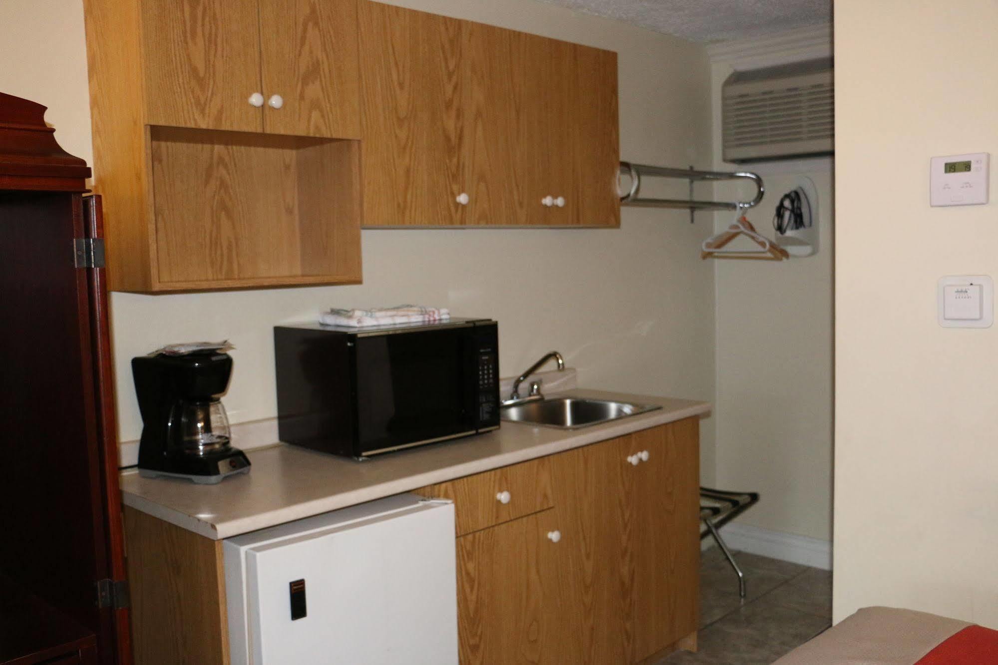 Midtown Motel & Suites Moncton Zewnętrze zdjęcie