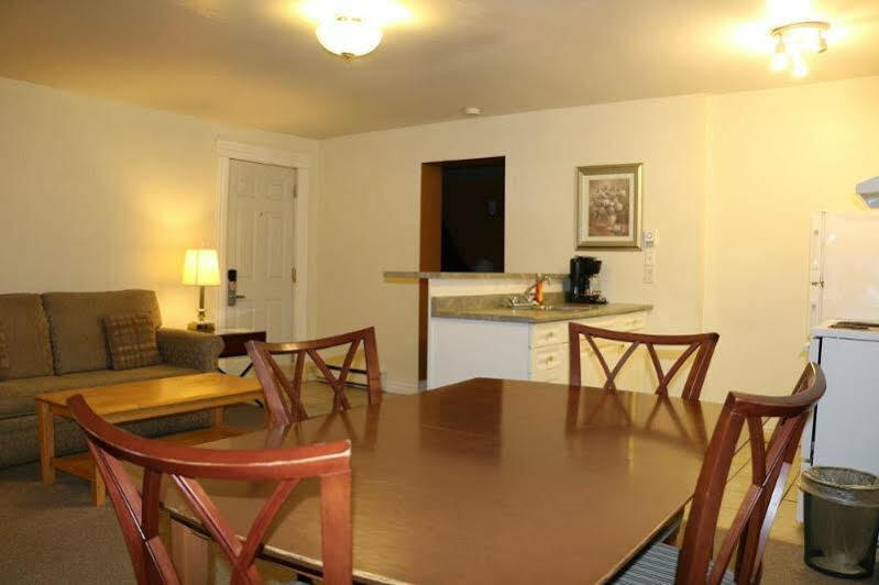 Midtown Motel & Suites Moncton Zewnętrze zdjęcie